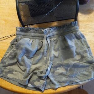 Como Vintage Green Camo Women's Cargo Shorts